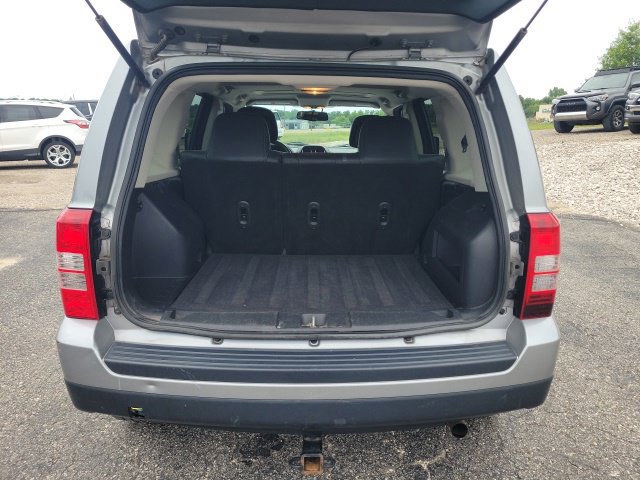 Used 2015 Jeep Patriot High Altitude FWD image 11