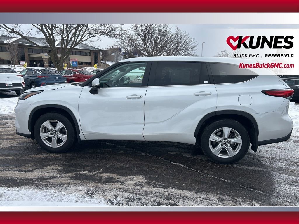 Used 2023 Toyota Highlander LE image 9