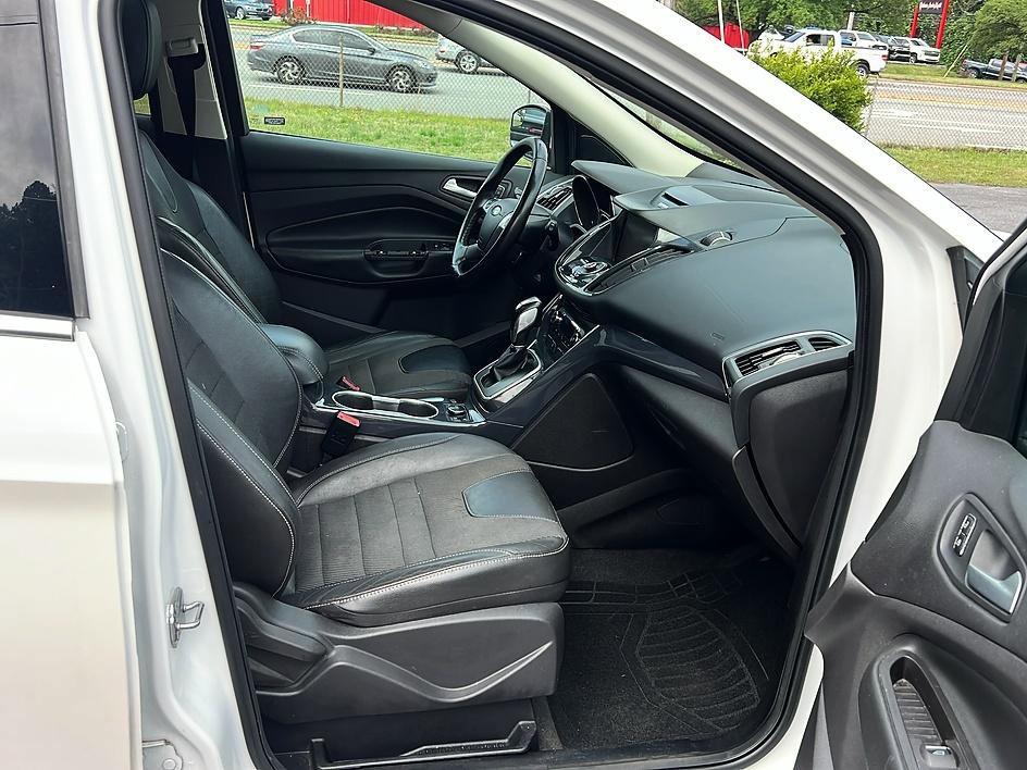 Used 2013 Ford Escape Titanium AWD/4WD image 32