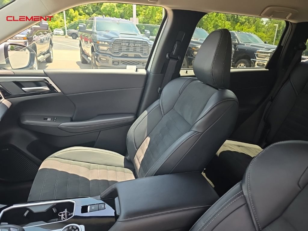 Used 2025 Mitsubishi Outlander SE AWD/4WD image 21