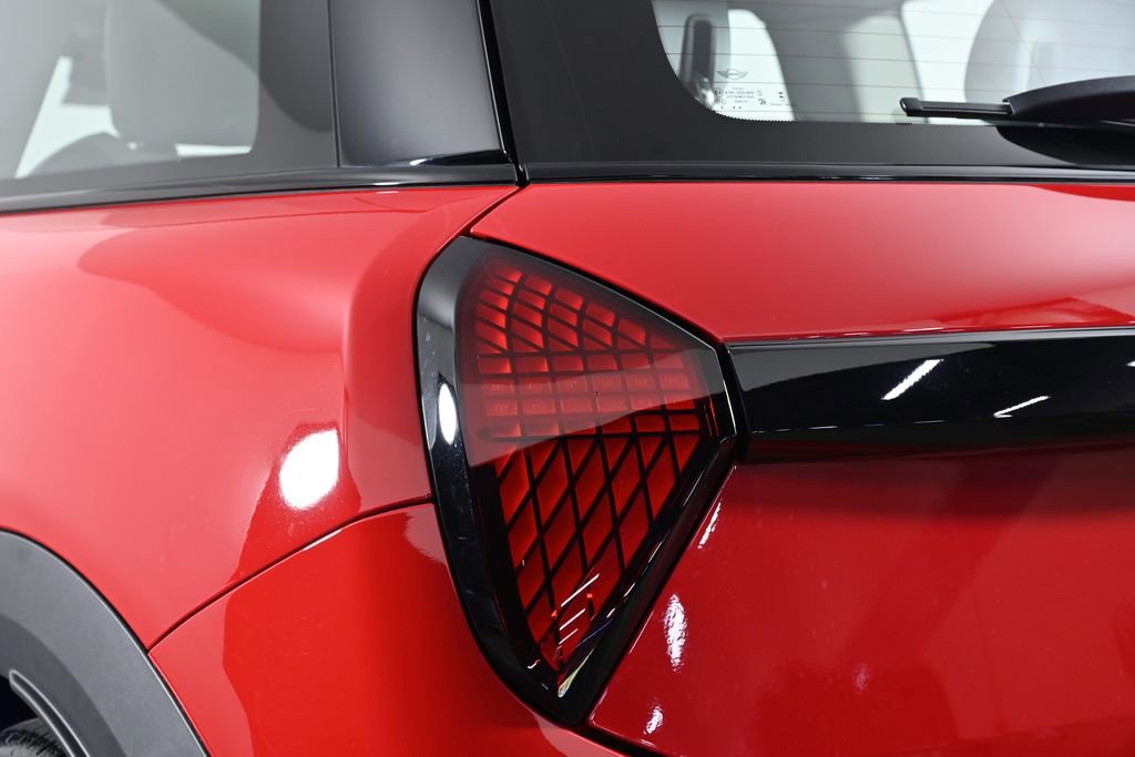 Certified 2025 MINI Cooper 2-Door Hardtop FWD image 8