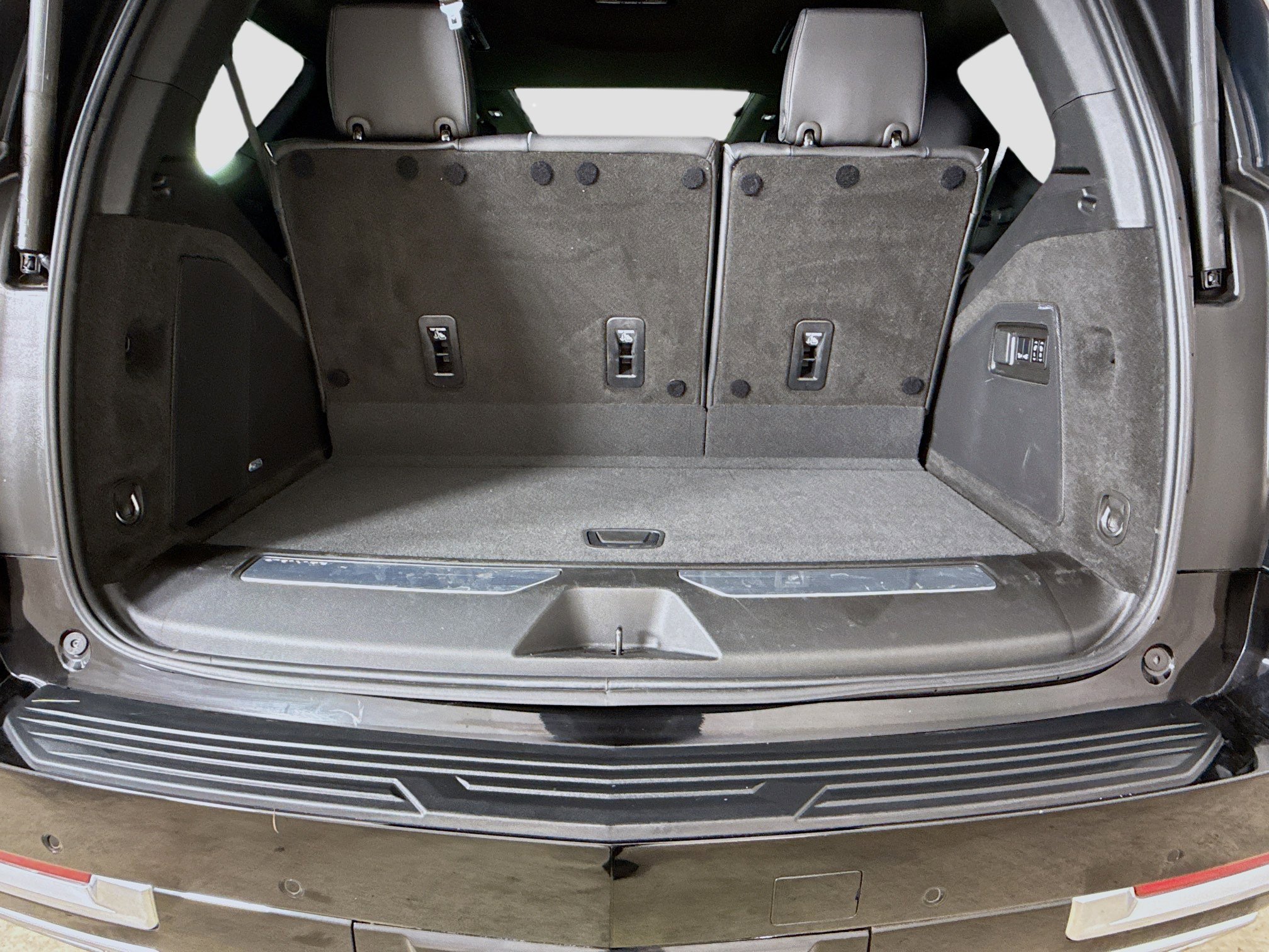 Used 2025 Cadillac Escalade Premium Luxury w/ Touring Package image 28