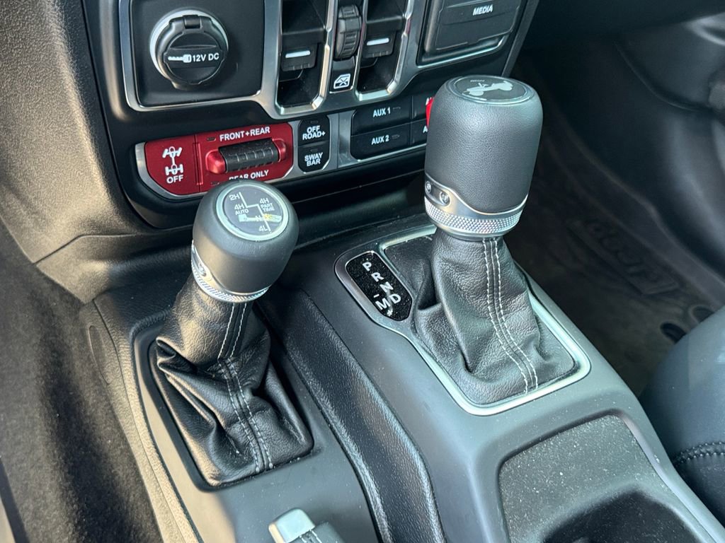 Used 2025 Jeep Wrangler Unlimited Rubicon AWD/4WD image 24