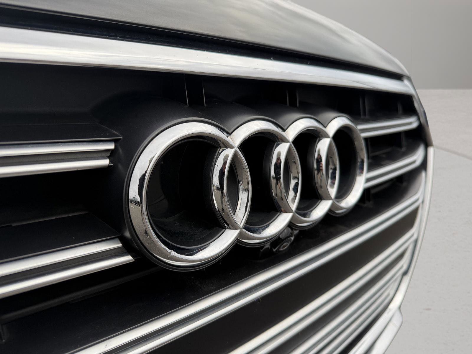 Used 2020 Audi S8 L w/ S8 Executive Package image 17