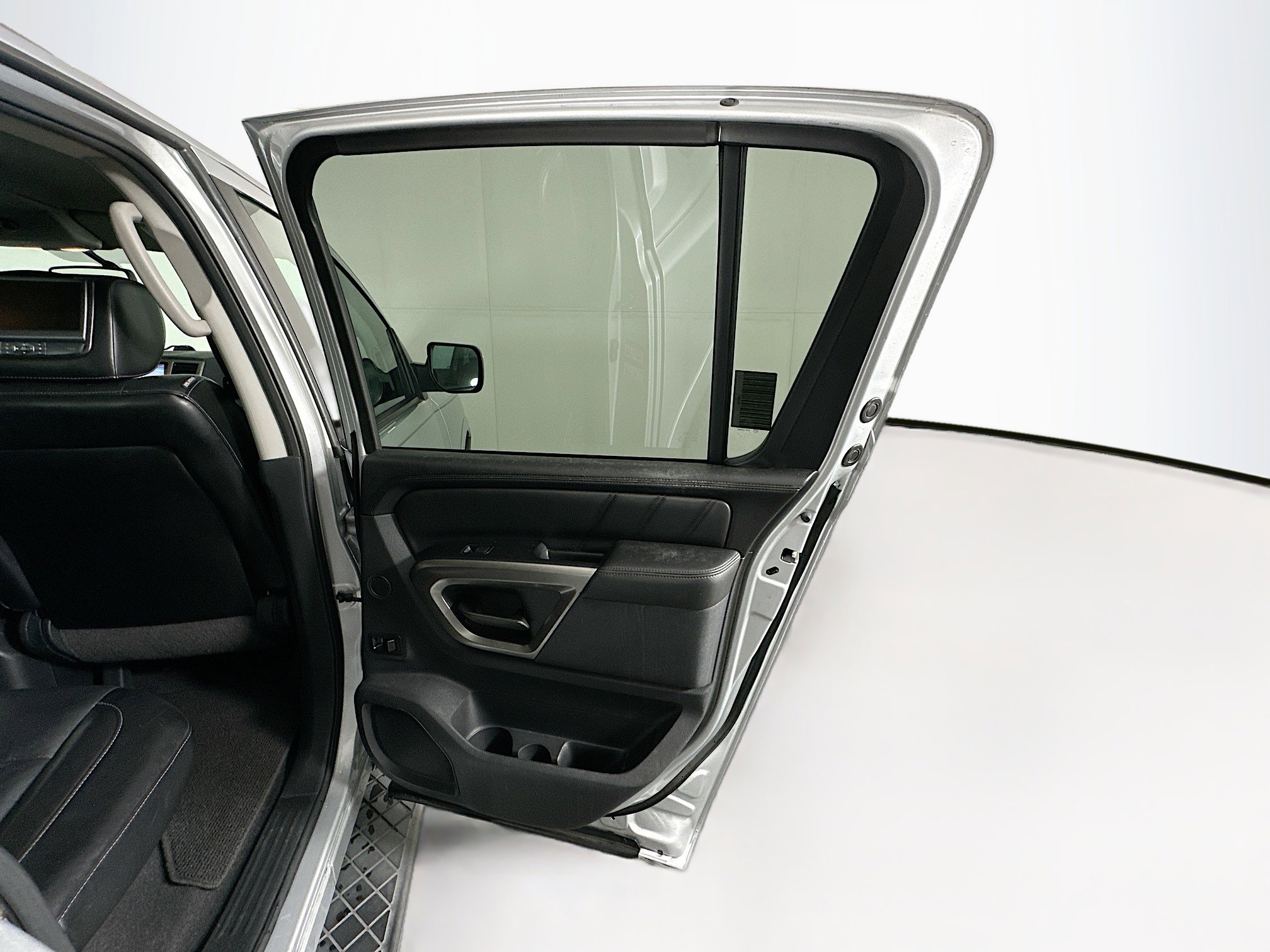 Used 2015 Nissan Armada Platinum w/ 2nd Row Captain Seat Package image 30