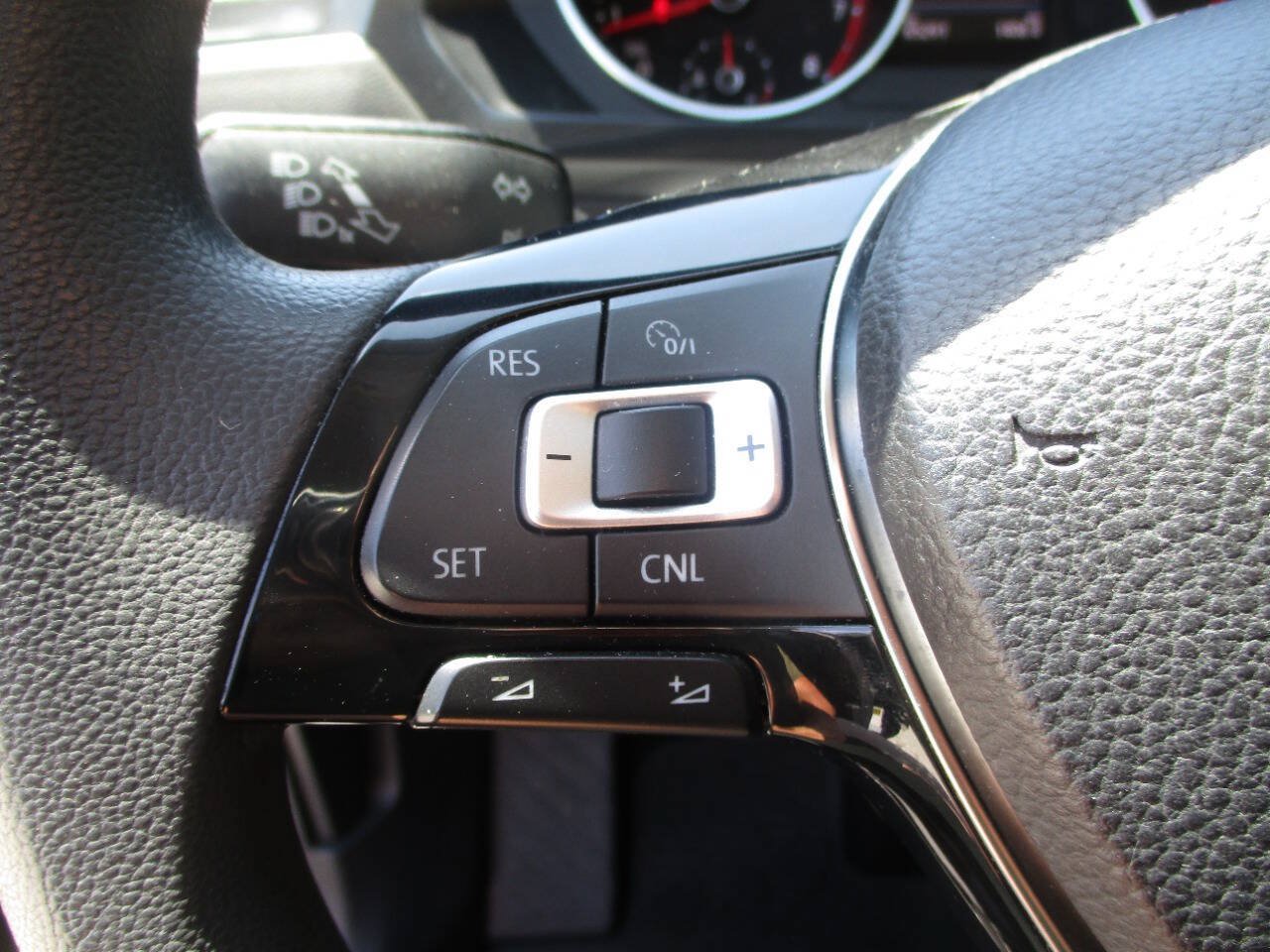 Used 2018 Volkswagen Tiguan S AWD/4WD image 16