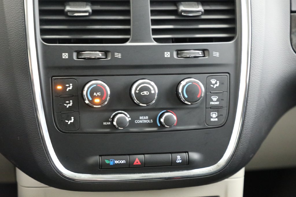 Used 2016 Dodge Grand Caravan SE w/ Quick Order Package 29E SE FWD image 7