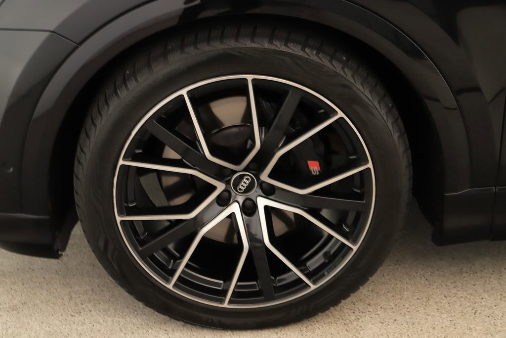 Certified 2021 Audi SQ8 Premium Plus w/ SQ8 Black Optic Package image 33