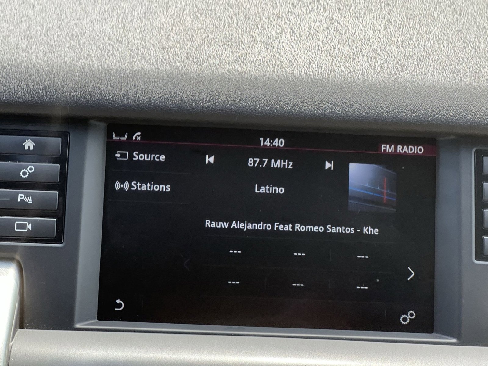 Used 2016 Land Rover Discovery Sport HSE image 26