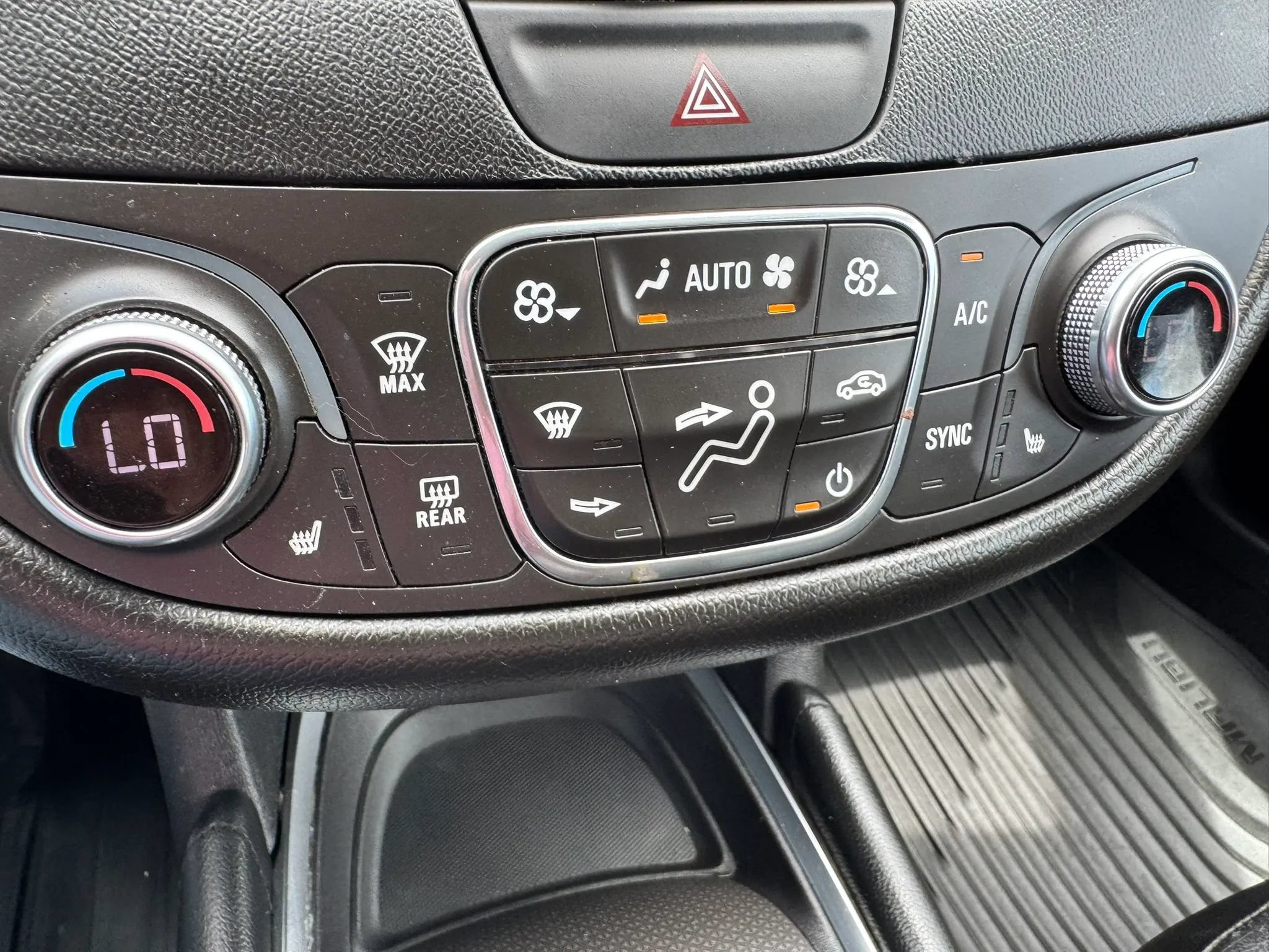 Used 2017 Chevrolet Malibu Hybrid w/ Leather Package FWD image 34