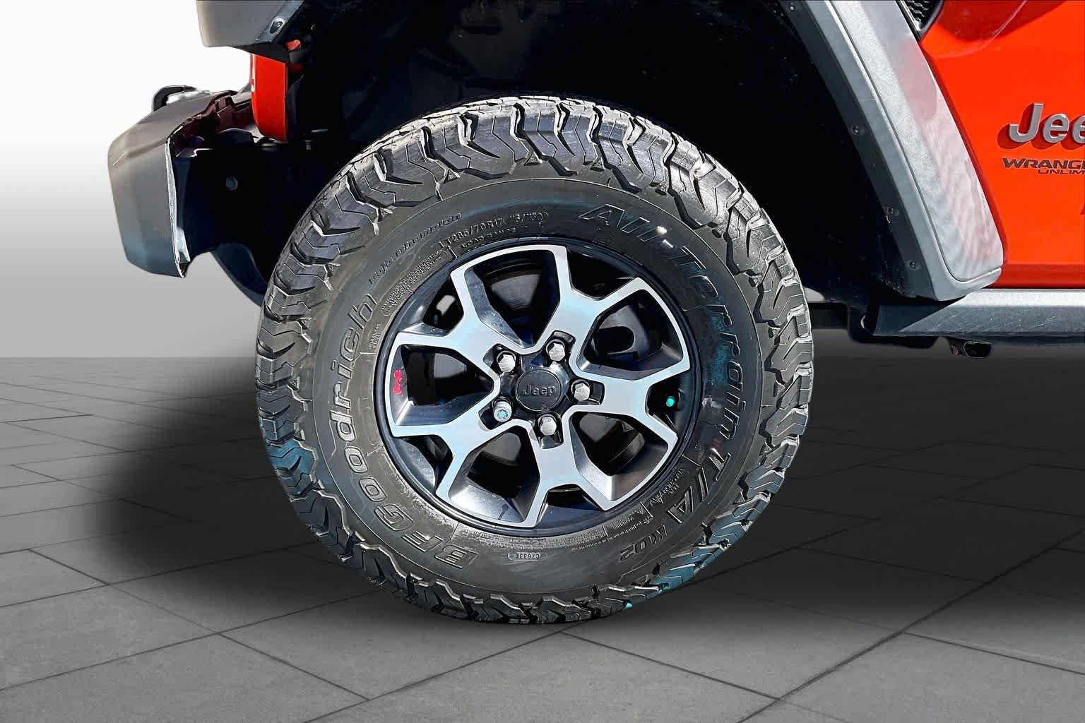 Used 2018 Jeep Wrangler Unlimited Rubicon w/ LED Lighting Group AWD/4WD image 16