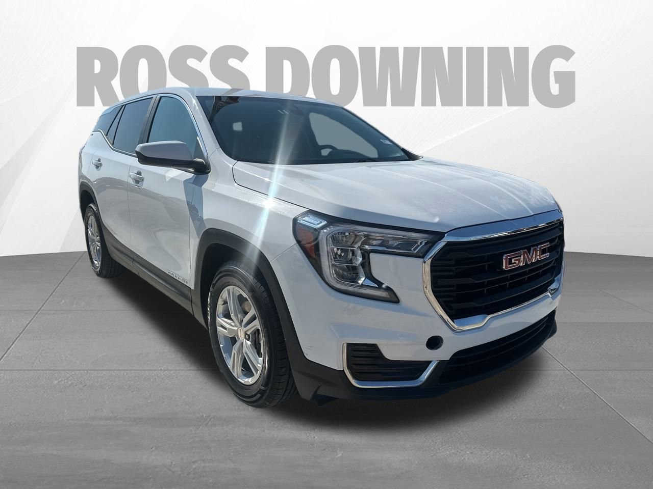 Used 2024 GMC Terrain SLE image 3