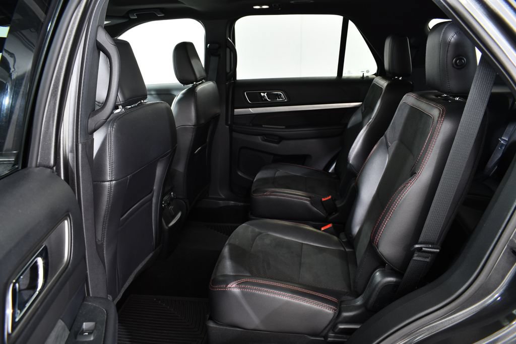Used 2019 Ford Explorer XLT w/ Equipment Group 202A AWD/4WD image 16