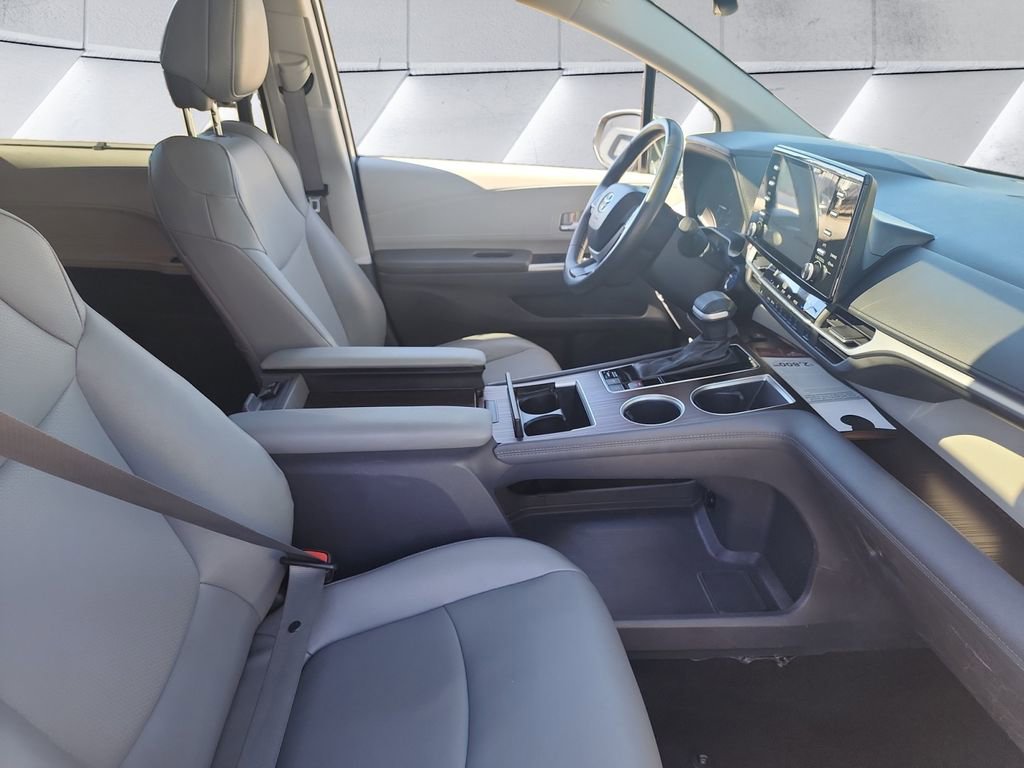 Used 2024 Toyota Sienna XLE image 13