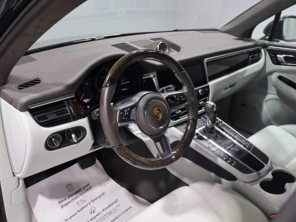 Used 2021 Porsche Macan Turbo AWD/4WD image 15