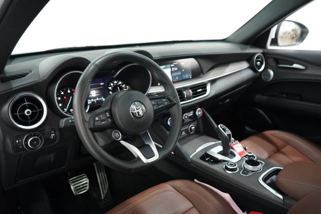 Used 2023 Alfa Romeo Stelvio Ti AWD/4WD image 15