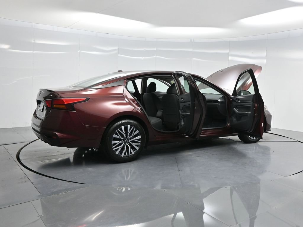 Used 2024 Nissan Altima 2.5 SV image 4