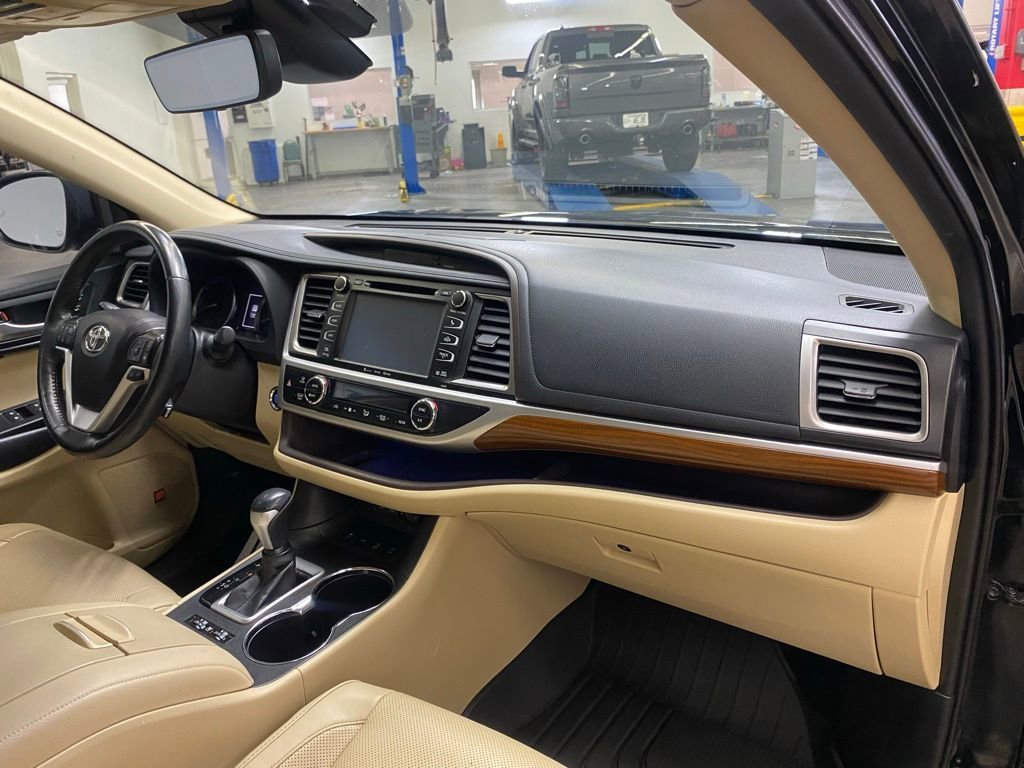 Used 2019 Toyota Highlander Limited Platinum image 17