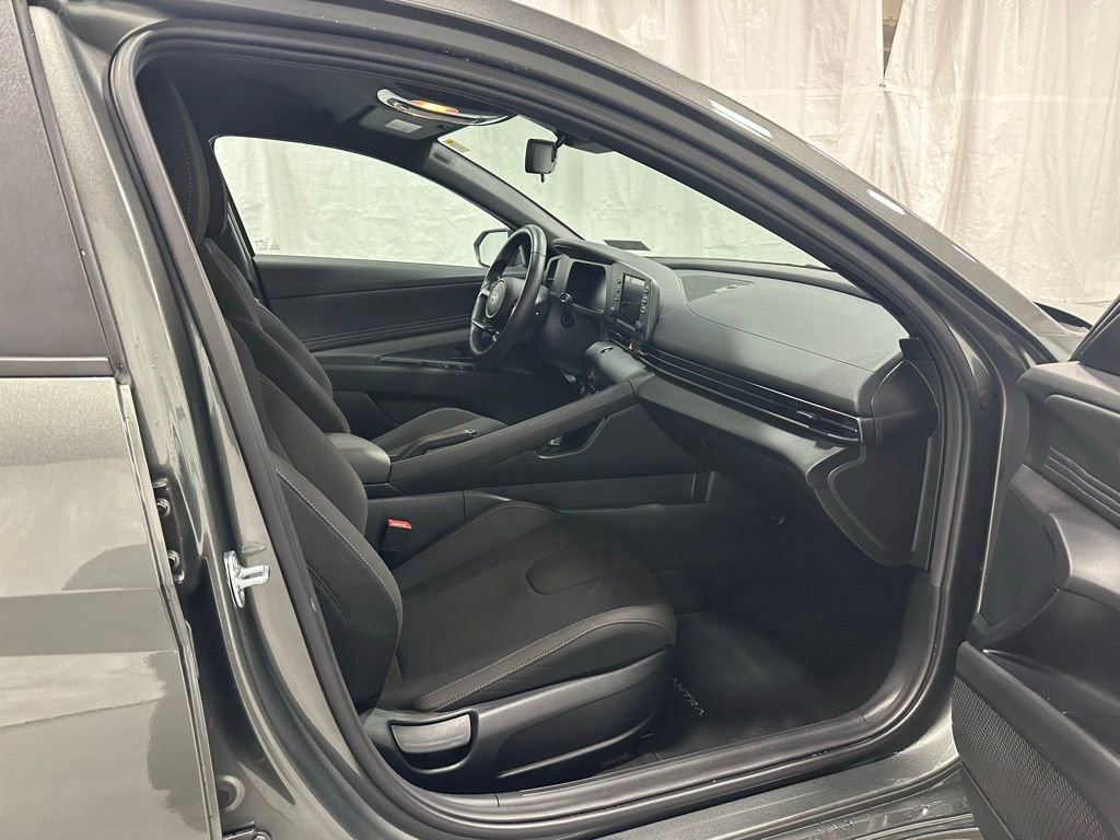 Used 2025 Hyundai Elantra Sport image 53