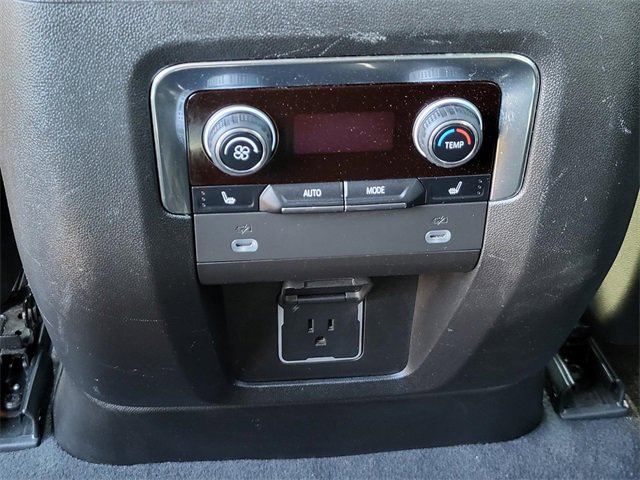 Used 2023 Chevrolet Suburban Premier image 15
