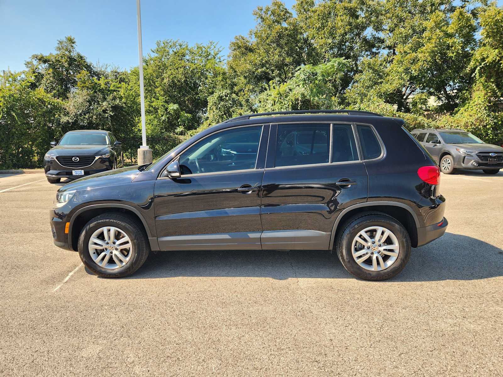 Used 2016 Volkswagen Tiguan S FWD image 4