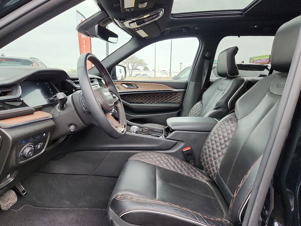 Used 2024 Jeep Grand Cherokee Summit w/ Luxury Tech Group V image 13