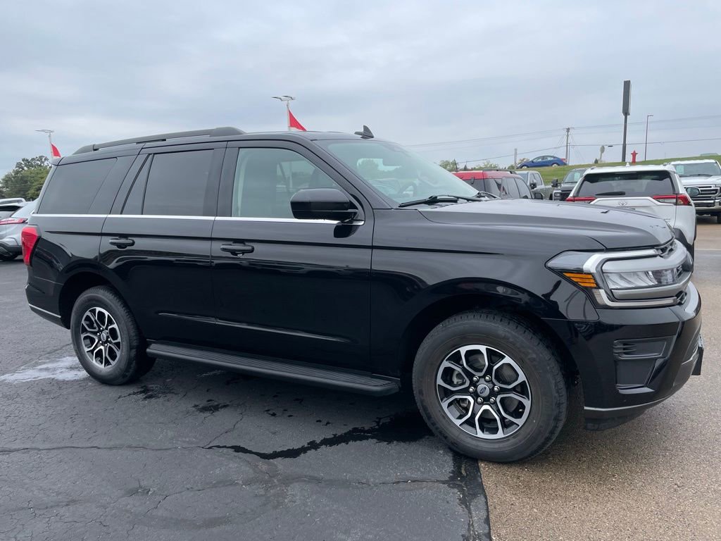 Used 2024 Ford Expedition XLT image 2