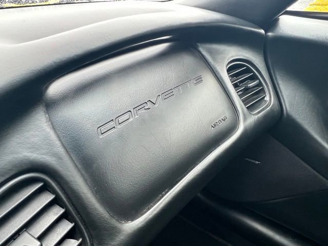Used 2004 Chevrolet Corvette Convertible w/ Preferred Equipment Group RWD image 19