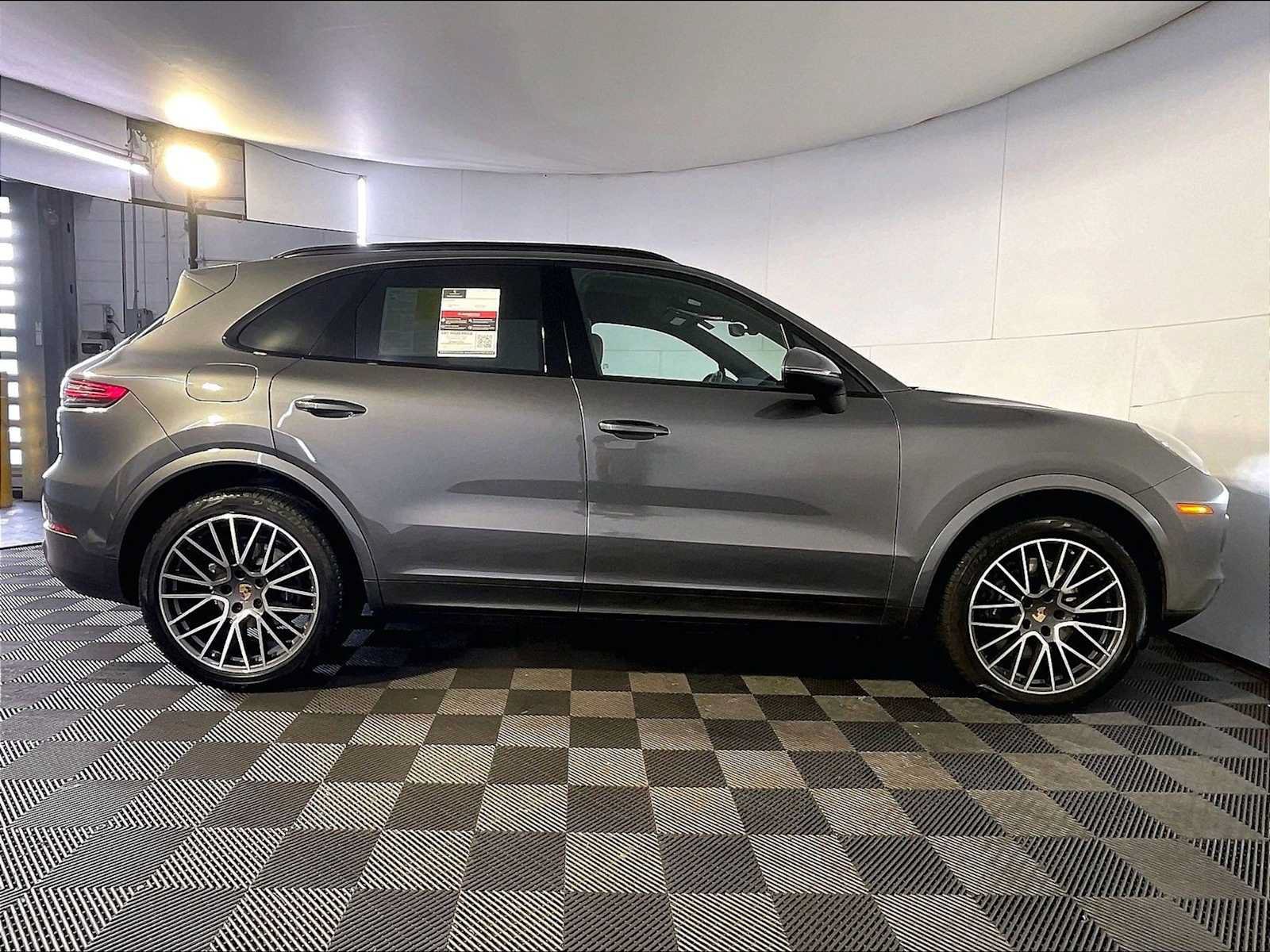 Certified 2023 Porsche Cayenne AWD/4WD image 8