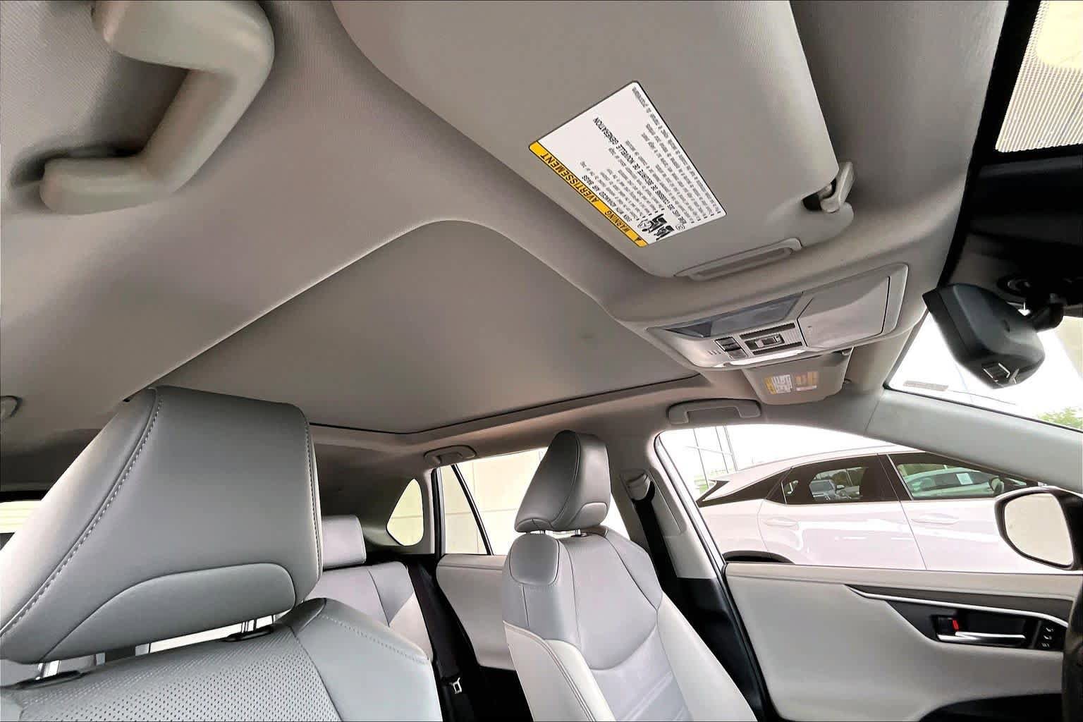 Used 2020 Toyota RAV4 Limited FWD image 13