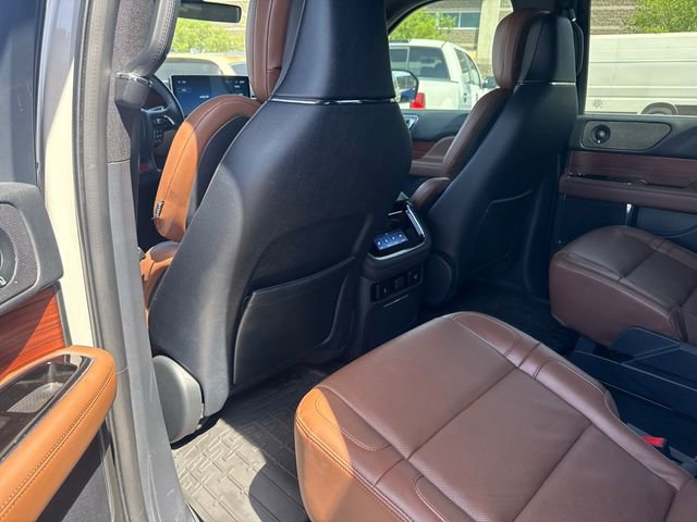 Used 2024 Lincoln Navigator Reserve image 10