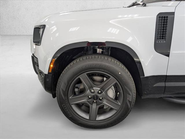 New 2026 Land Rover Defender 110 X-Dynamic SE image 19