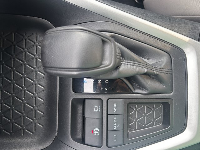 Used 2024 Toyota RAV4 XLE FWD image 28