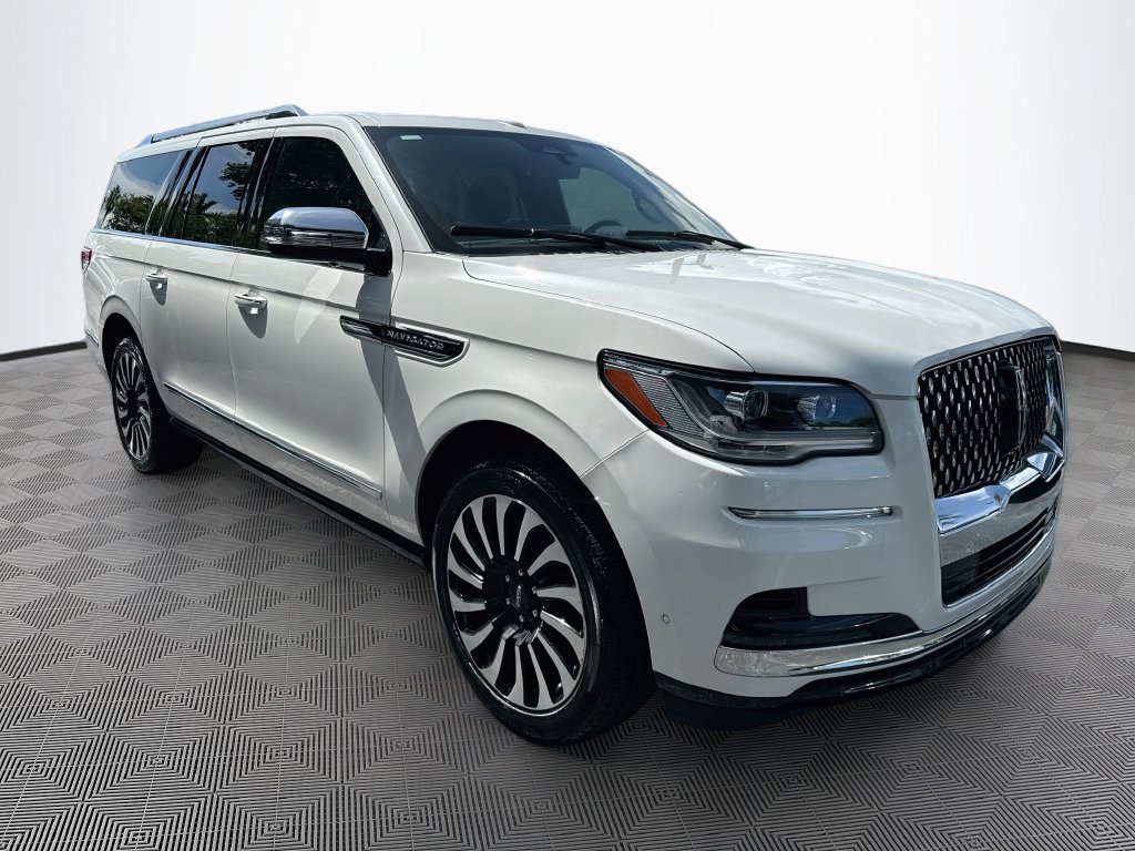 Used 2023 Lincoln Navigator L Black Label AWD/4WD image 4