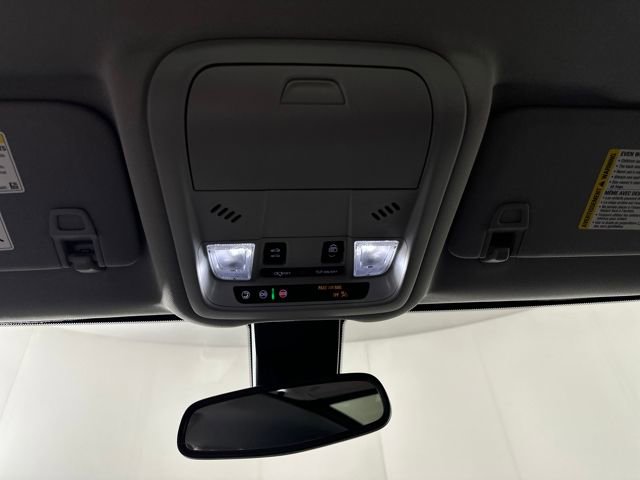 Used 2023 GMC Terrain SLE w/ Driver Convenience Package image 25