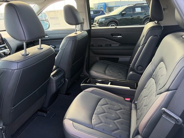 New 2026 Nissan Pathfinder Platinum image 13