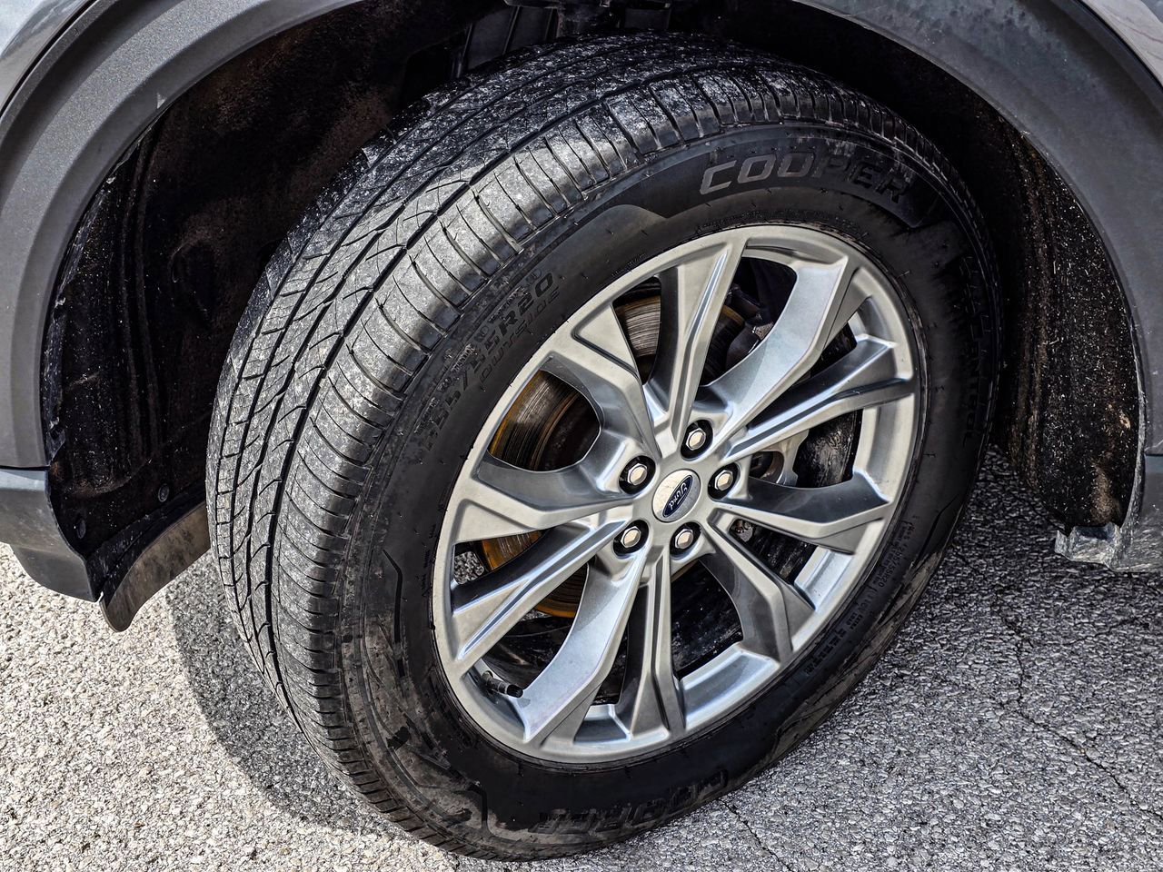 Used 2022 Ford Explorer Limited w/ Equipment Group 301A AWD/4WD image 12