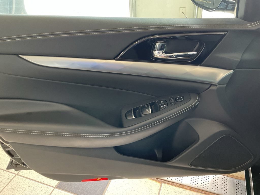 Used 2023 Nissan Maxima SV w/ Floor Mat Group FWD image 11