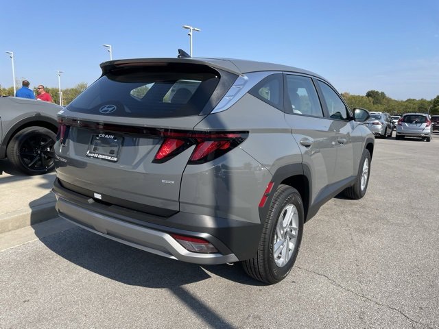 New 2025 Hyundai Tucson SE image 7