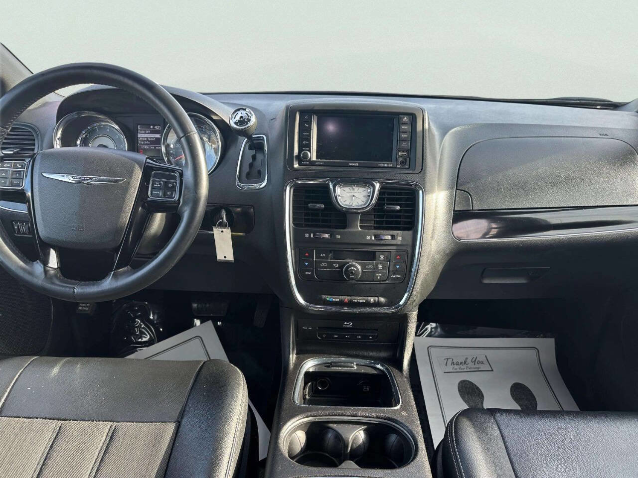 Used 2016 Chrysler Town & Country S FWD image 16