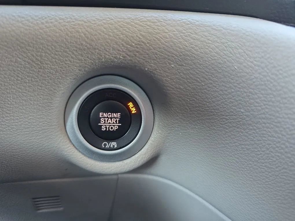 Used 2022 Chrysler Pacifica Touring-L FWD image 35