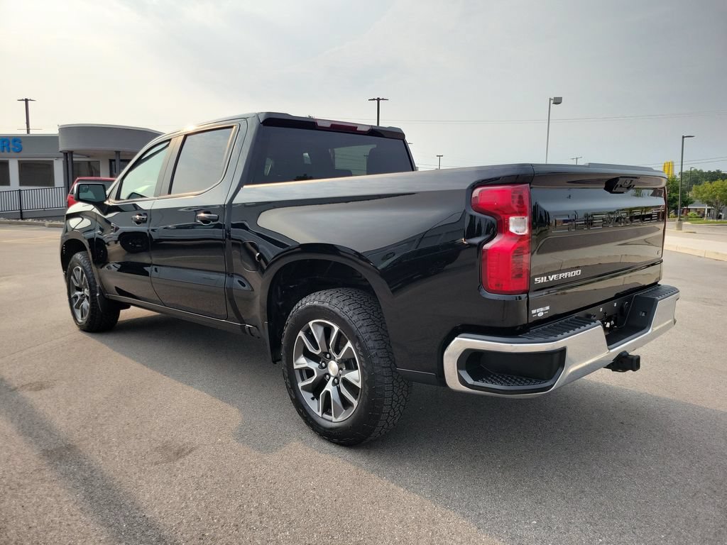 Used 2022 Chevrolet Silverado 1500 LT AWD/4WD image 3