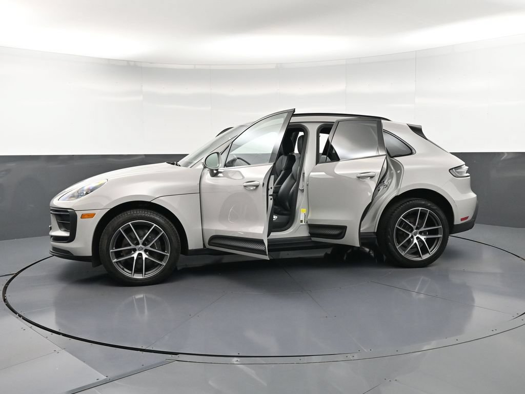 Certified 2023 Porsche Macan Turbo AWD/4WD image 35