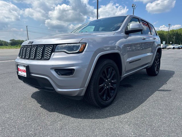 Used 2020 Jeep Grand Cherokee Altitude AWD/4WD image 26