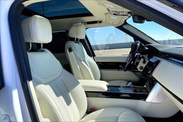 Used 2025 Land Rover Range Rover Long Wheelbase SE image 7