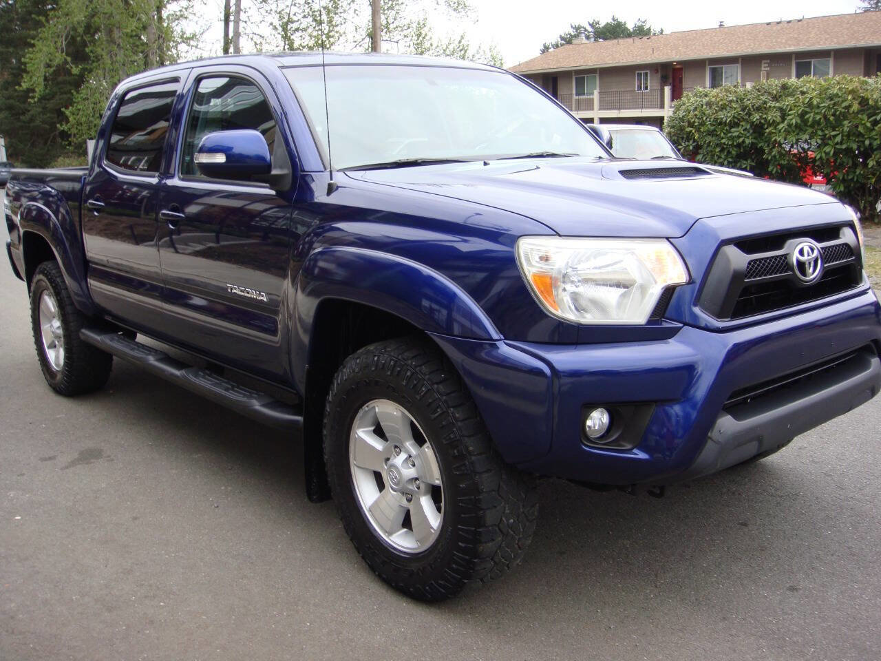 Used 2015 Toyota Tacoma 4x4 Double Cab w/ TRD Sport Package image 5