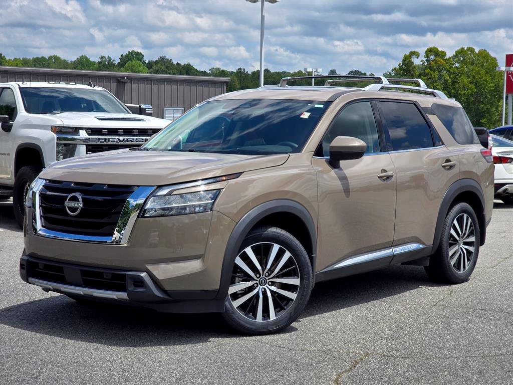 Used 2024 Nissan Pathfinder Platinum w/ Cargo Package AWD/4WD image 2