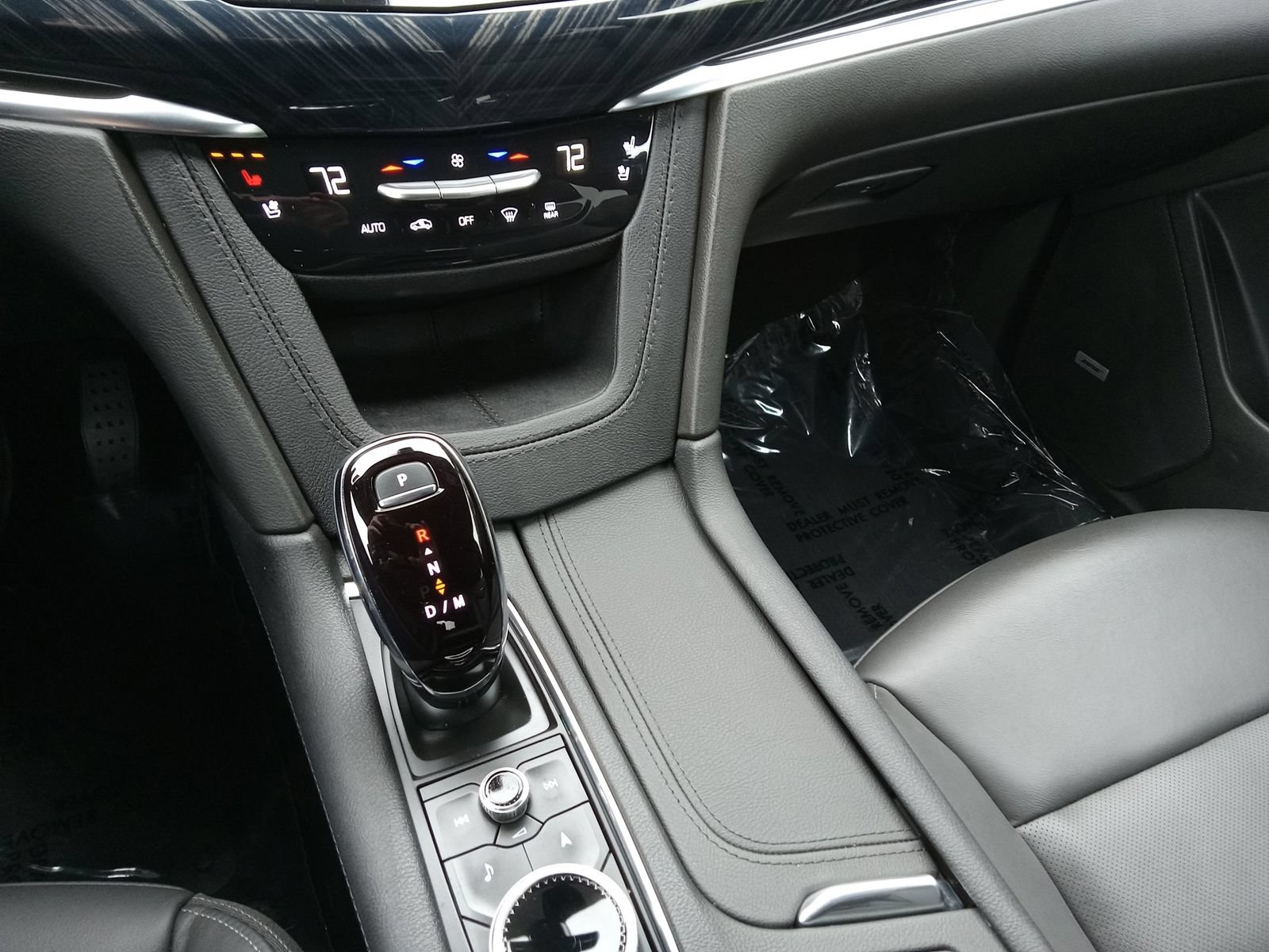 Used 2024 Cadillac XT6 Premium Luxury w/ Technology Package AWD/4WD image 18