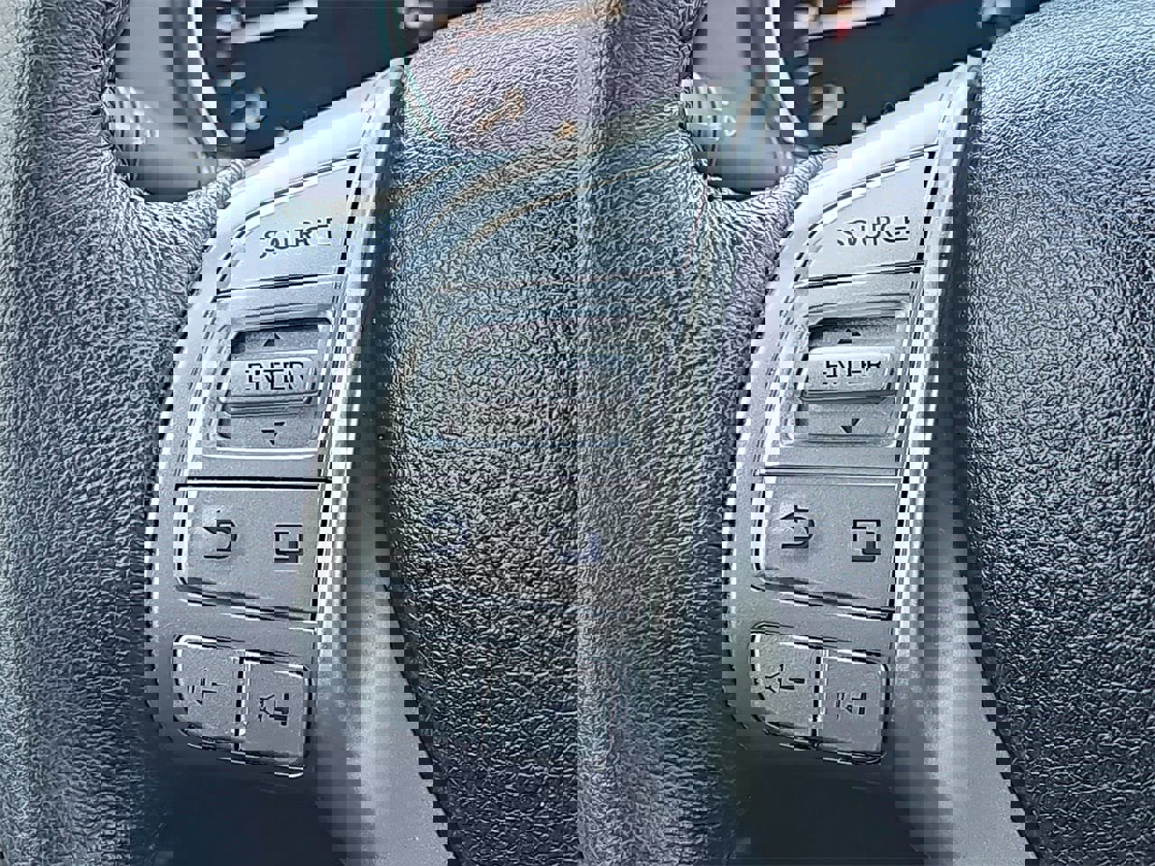 Used 2016 Nissan Rogue SL w/ SL Premium Package image 17