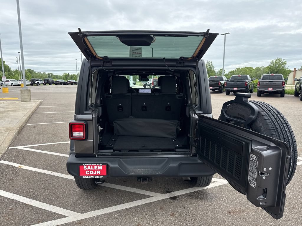 Used 2024 Jeep Wrangler Unlimited Sport AWD/4WD image 8
